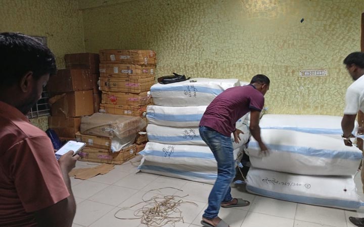 পাবনায় কুরিয়ার সার্ভিসে পাঠানোর সময় ১০ লাখ টাকার নকল বিড়ি জব্দ